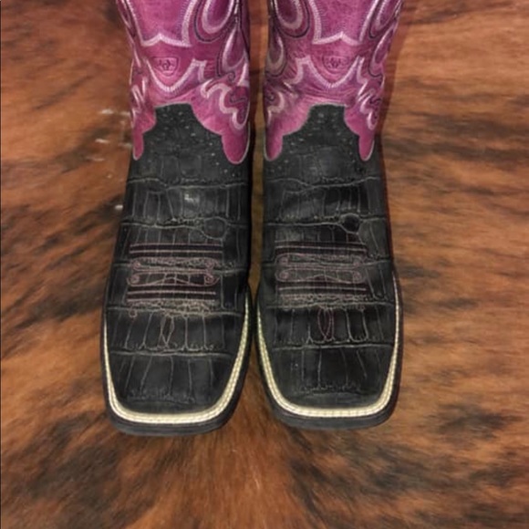 Women’s Ariats - Picture 1 of 2